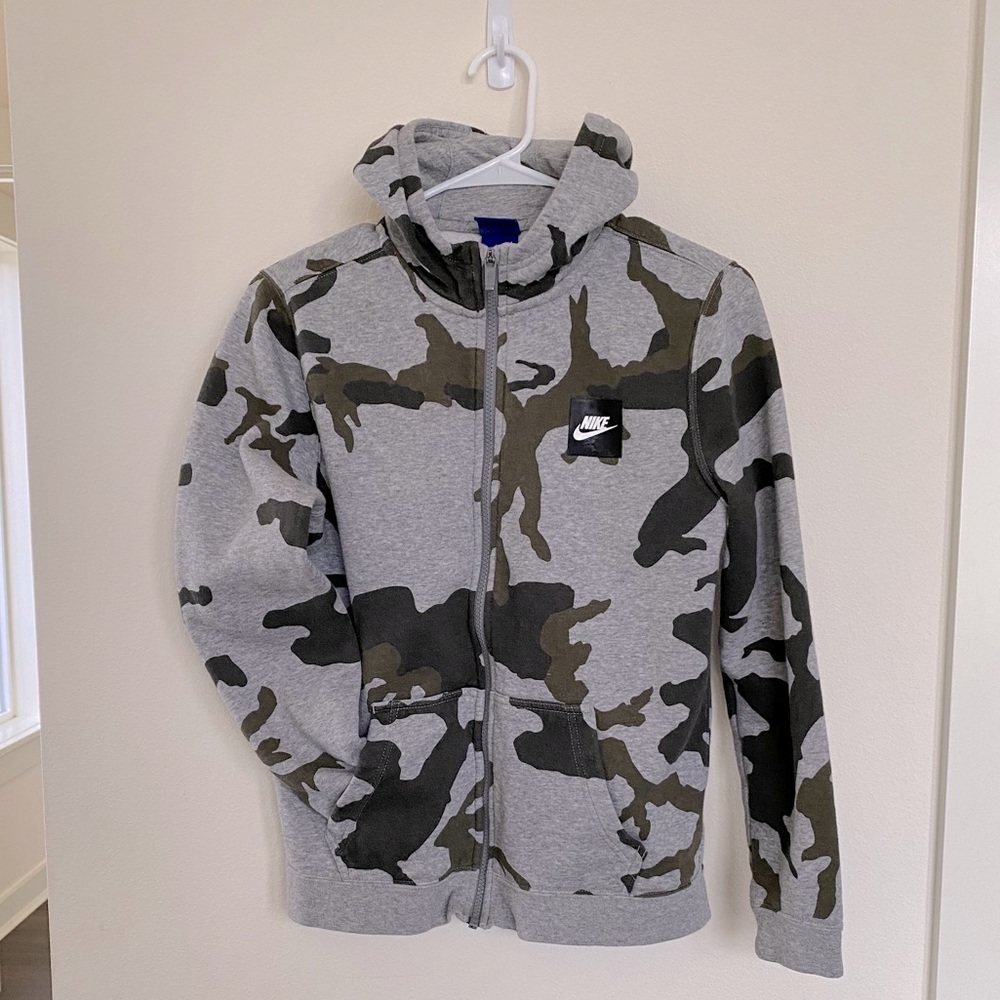 NIKE camo zip up hoodie Boys XL